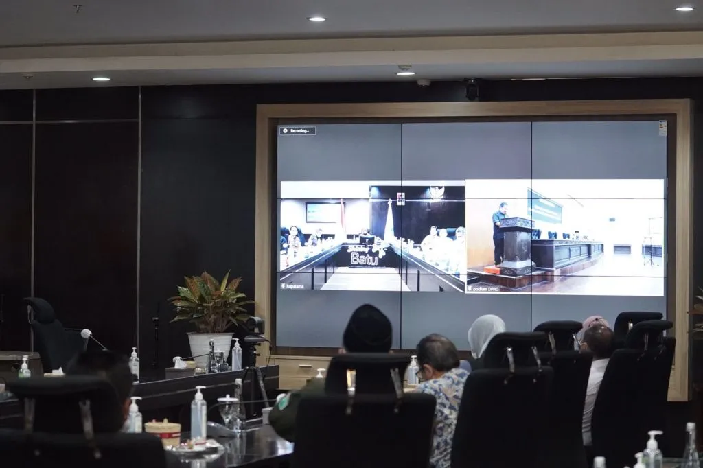 Ketua DPRD Bersama Fraksi, Tanggapi Penyampaian Wali Kota Batu