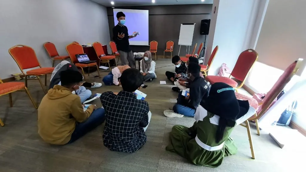 Pelatihan Gerakan Remaja Peduli Gizi (GREEZI)
