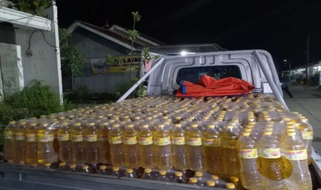 Pasutri di Serang, Timbun 9600 Liter Minyak Goreng
