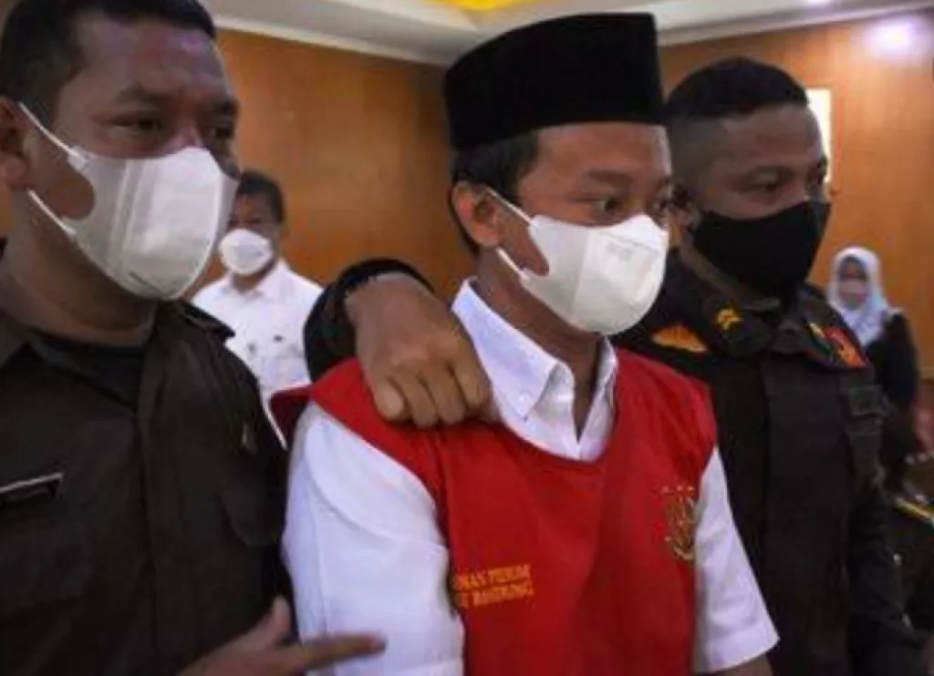 Herry Lolos dari Hukuman Mati karena Hakim tak Mau Langgar HAM