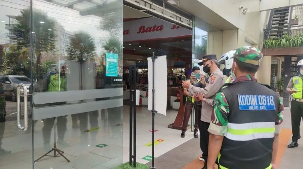 Tim Pamor Keris Polres Batu, Kembali Gencarkan Prokes di Pusat Keramaian