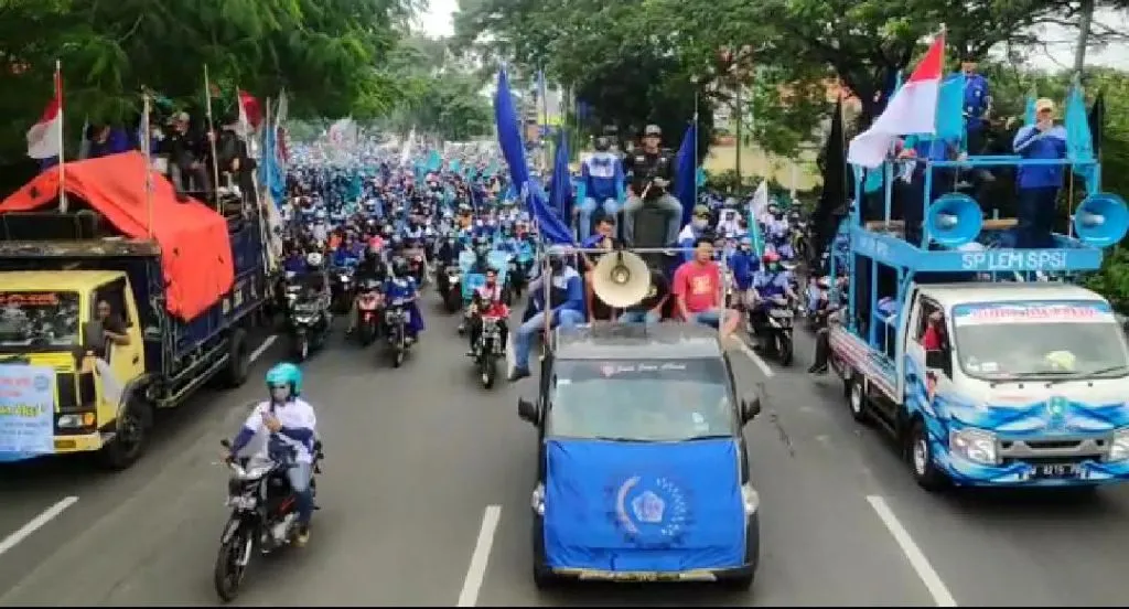 Imbas Aksi Demo Buruh, Beberapa Jalan Protokol Surabaya Macet