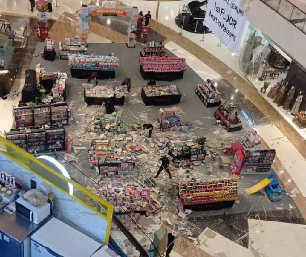 Angin Kencang, Plafon Lippo Mall Kemang Ambruk
