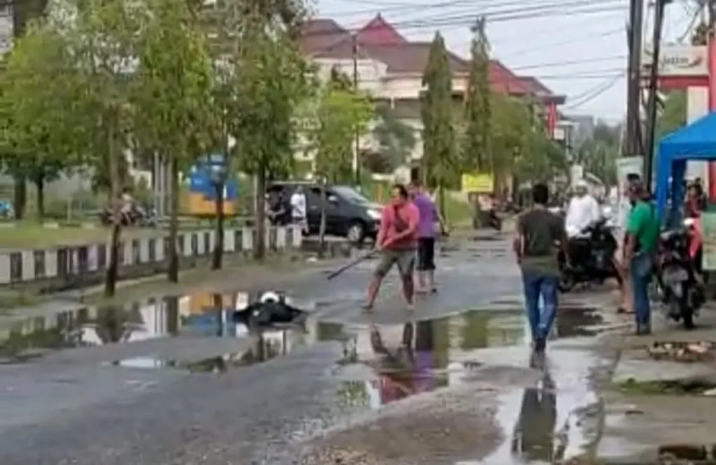 Viral Pria Bawa Sajam Ditembak Mati di Sumenep