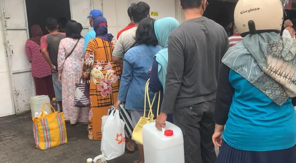 Migor Kemasan Mahal, Warga Ponorogo Serbu Agen Curah