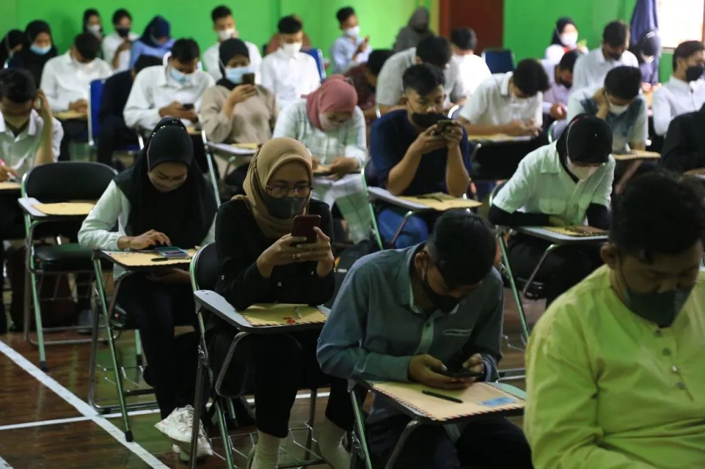 Perusahaan Buka Lowongan Pekerjaan, Ratusan Pencaker Serbu Dinsakerkum Kota Madiun