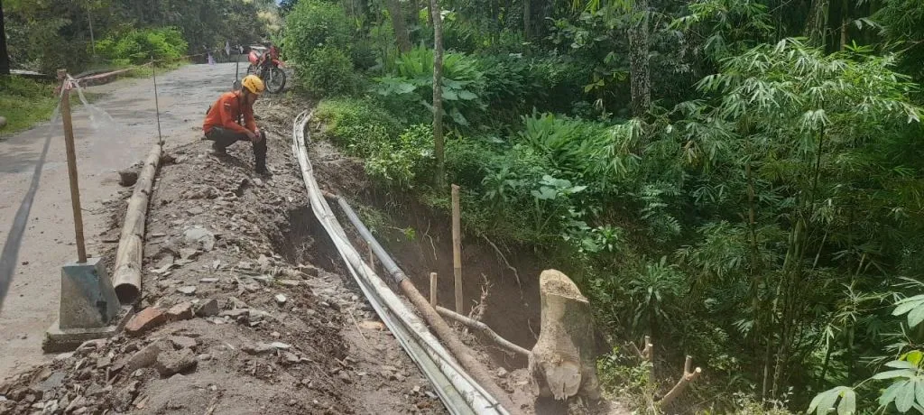 Longsor, Jalan Penghubung Kecamatan di Ponorogo Nyaris Putus