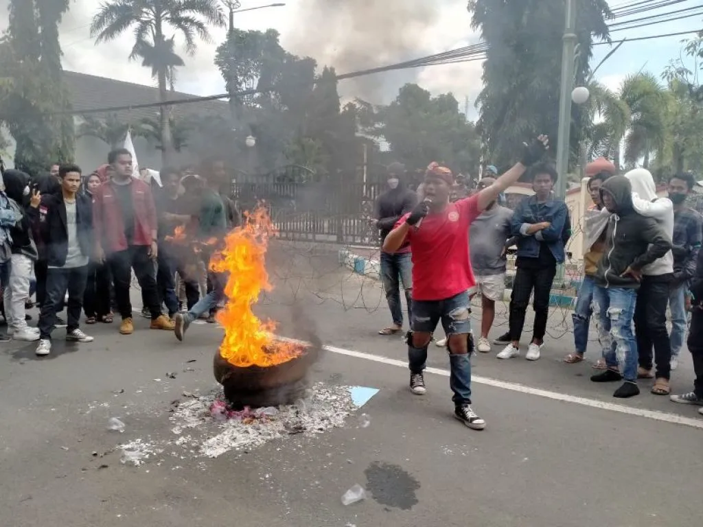 Mahasiswa Pulau Kangean Minta Direktur PT. Sumekar Dicopot