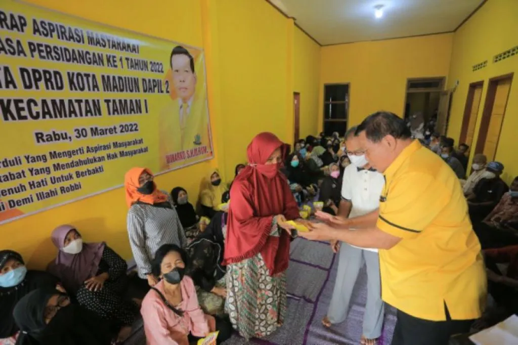 Winarko, Anggota DPRD Kota Madiun Reses dan Bagi-bagi Migor
