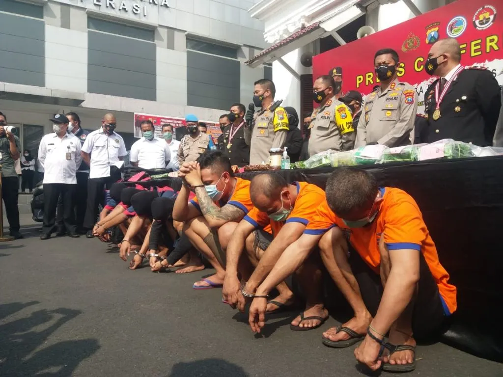Satresnarkoba Polrestabes Surabaya Bekuk 7 Pengedar dan Amankan 42,8 Kg Sabu