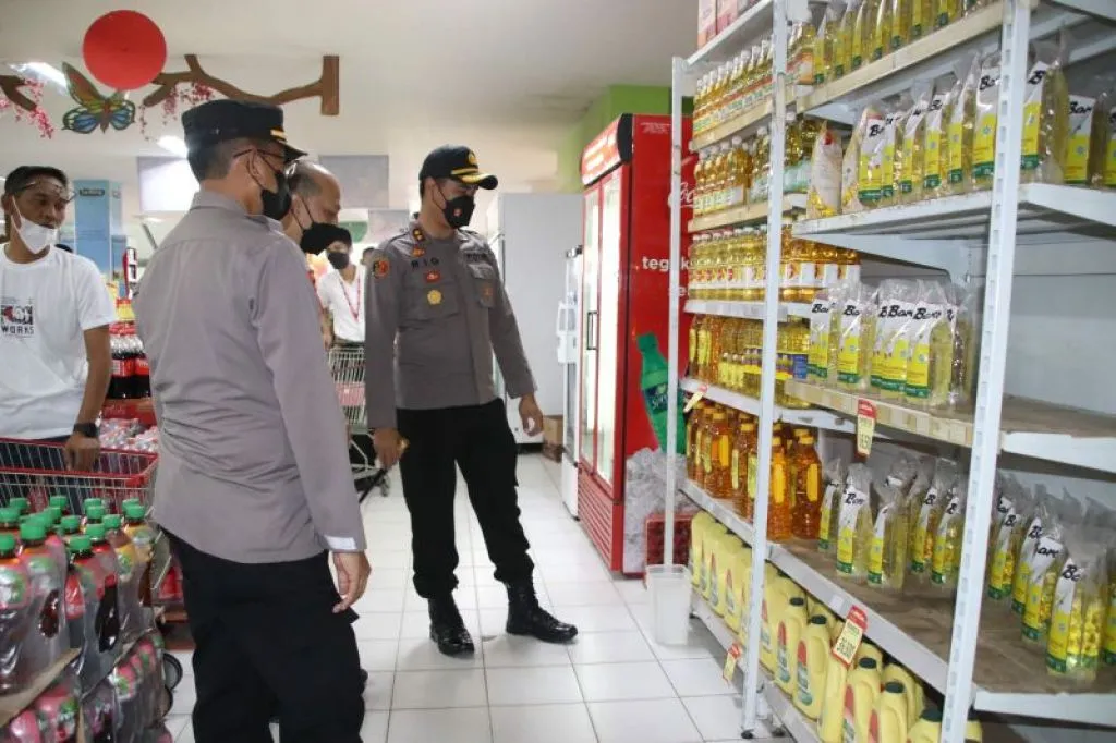 Kapolres Pringsewu Cek Giat Vaksinasi dan Monitoring Minyak Goreng