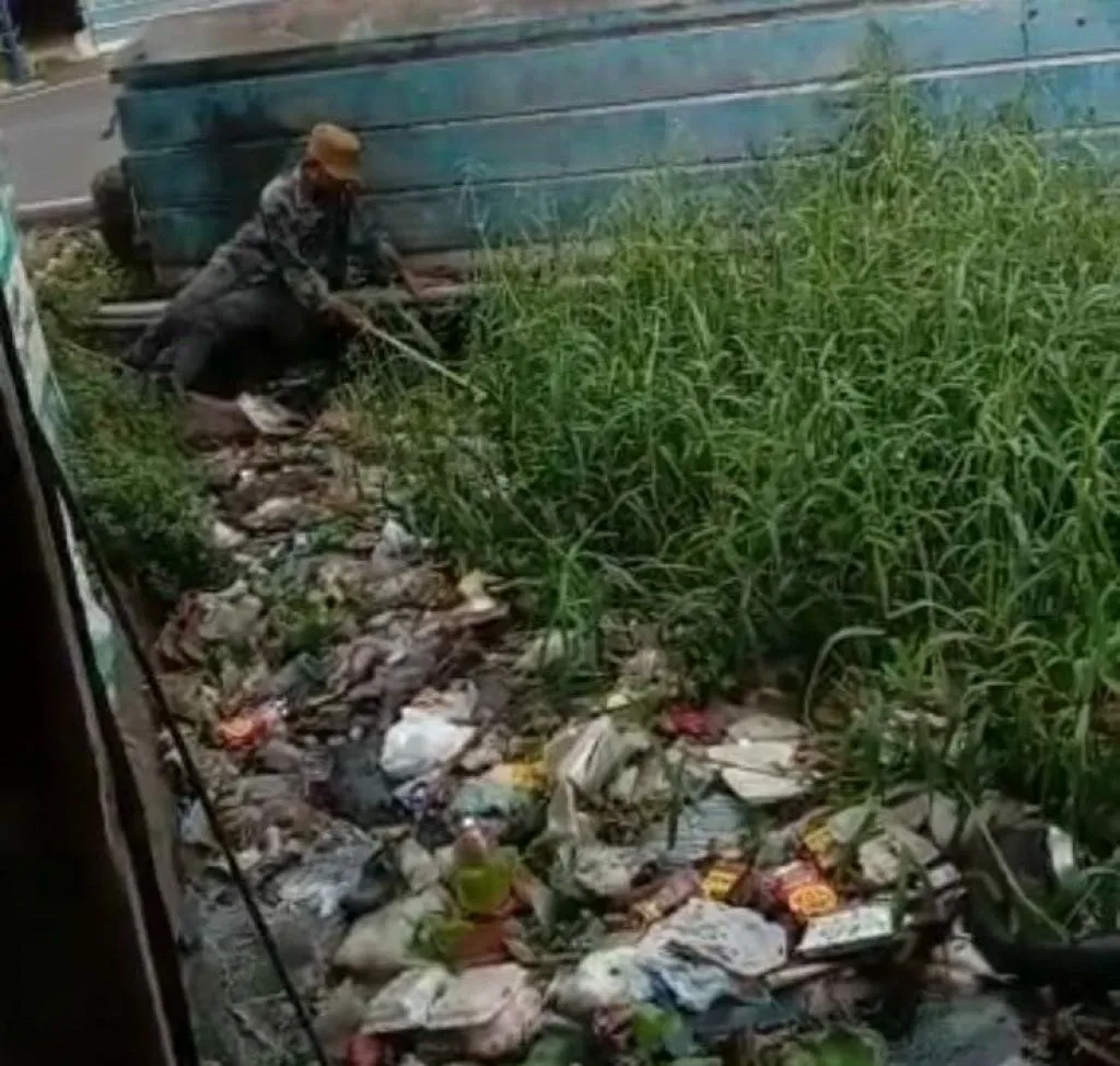 Peringatan Hari Bumi, Sungai di Sidoarjo Masih Penuh Sampah