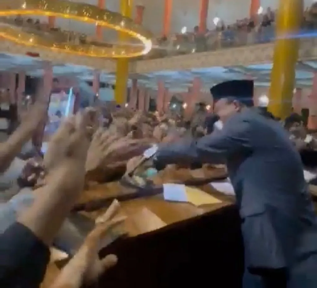 Bernostalgia di UGM, Anies Cerita Kemajuan Ibu Kota hingga Diteriaki "Presiden"