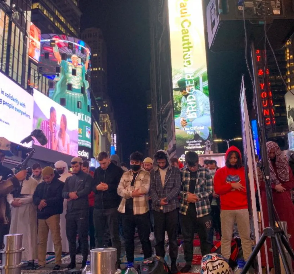 Muslim AS Traweh di Times Square