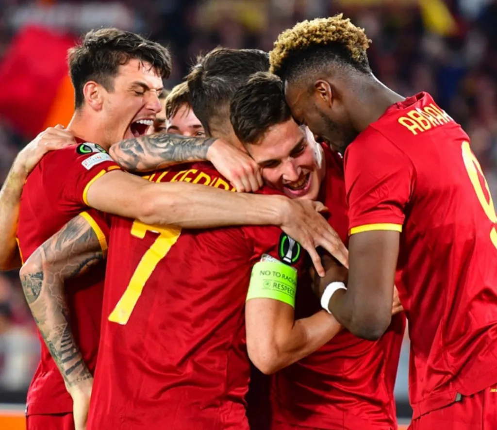 Bantai Bodo, Roma Melesat ke Semifinal