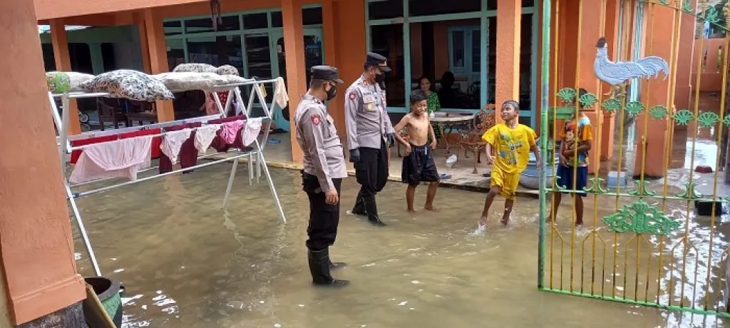 Banjir Rob Landa Desa Kertasada Sumenep, Warga Diminta Waspada