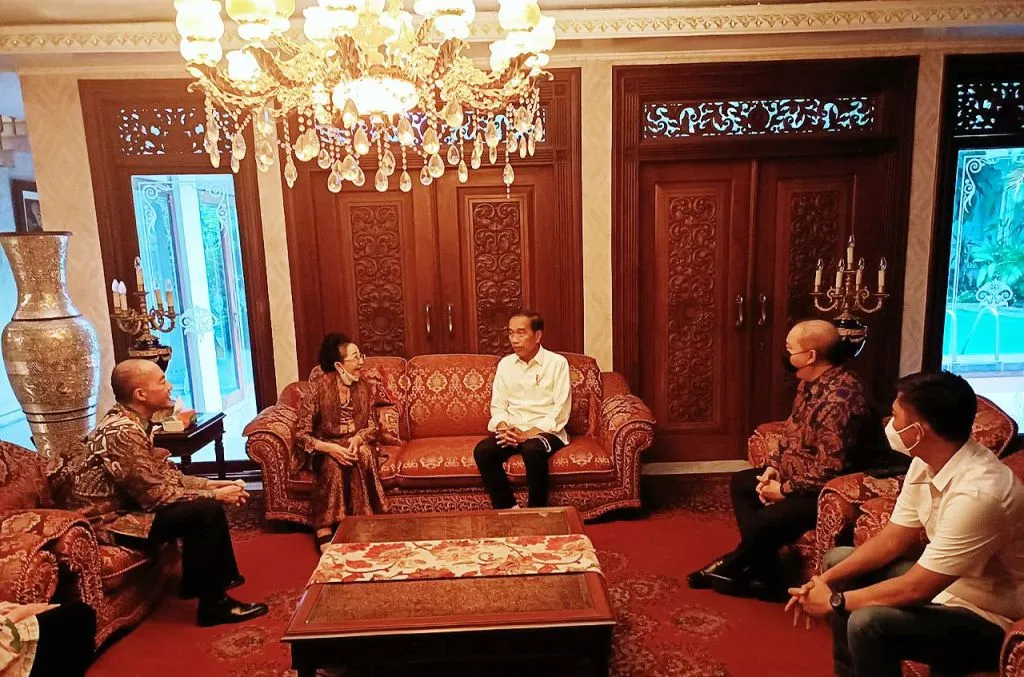 Jokowi Datangi Mooryati Soedibyo Founder Mustika Ratu, Ada Apa?