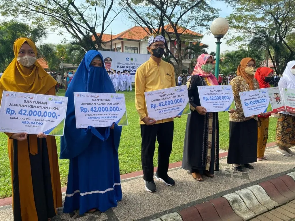 Hardiknas, BPJAMSOSTEK Serahkan Manfaat Program JKM Siswa Magang