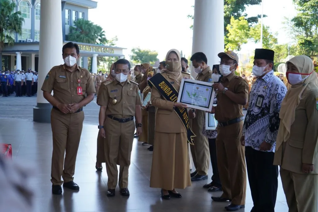 13 Sekolah di Kota Batu Terima Sertifikat Akreditasi Perpustakaan