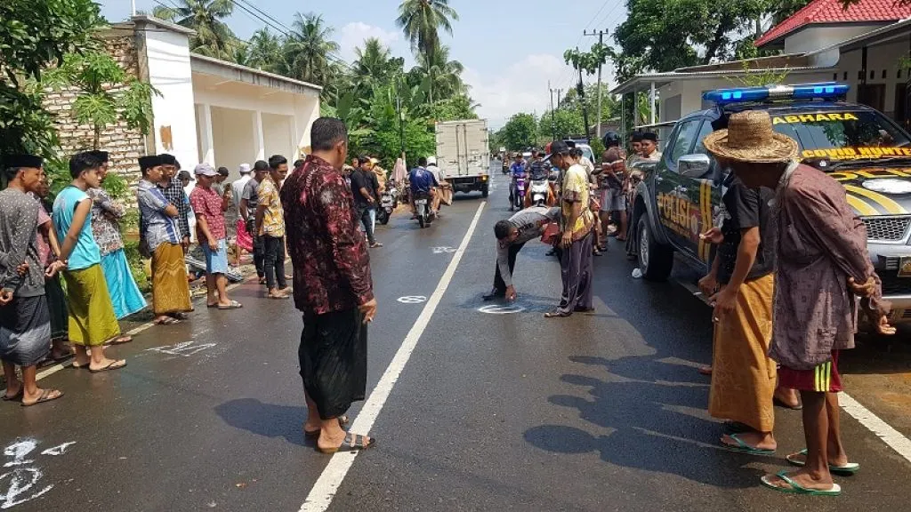 2 Motor vs 1 Mobil, Dua Pengendara Tewas
