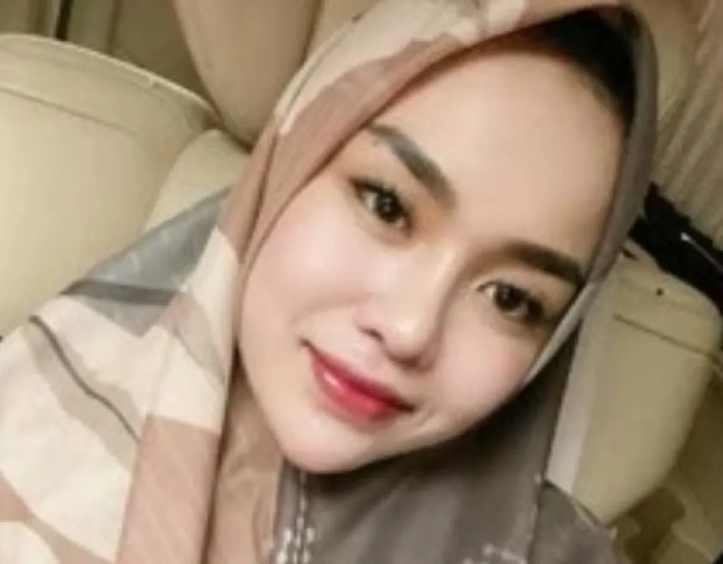 Kritis, Medina Zein Dirawat di Rumah Sakit Jiwa