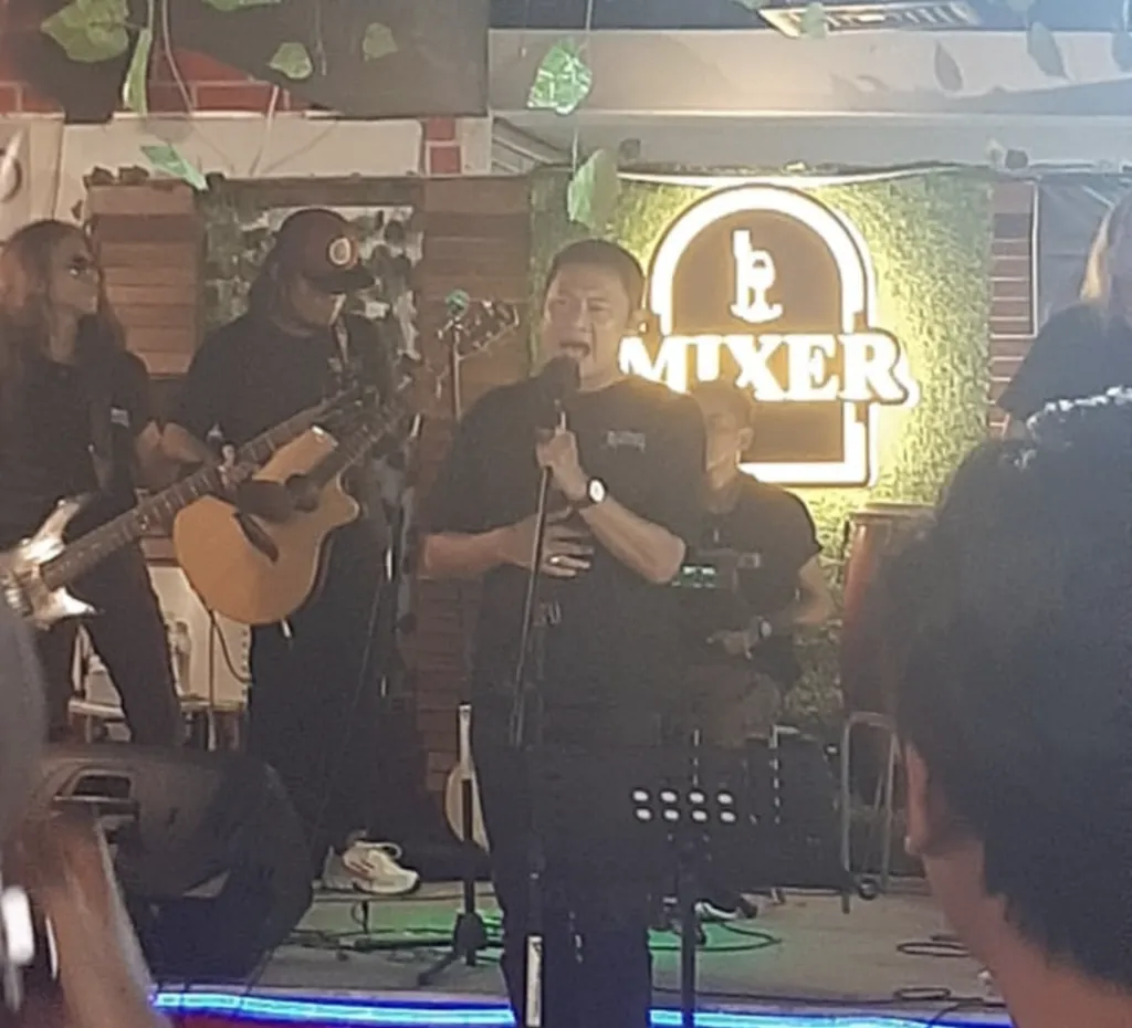 Bersama PPJT, Bupati Lamongan Nyanyikan Lagu God Bless