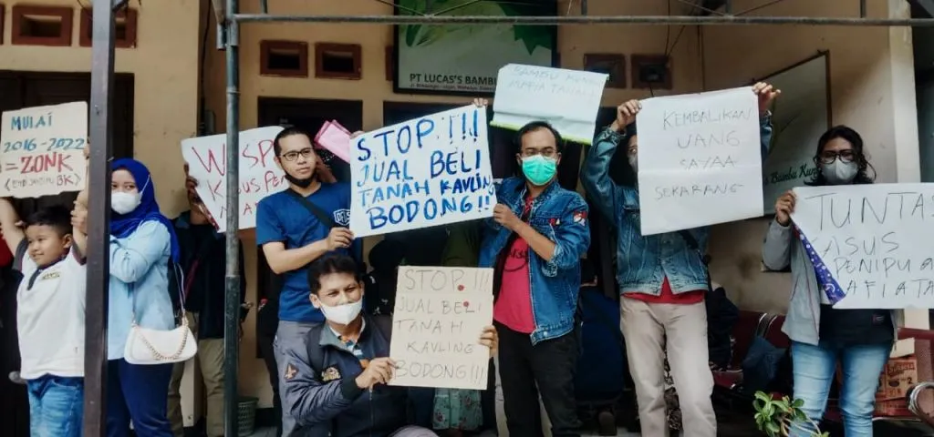 Diduga Jual Tanah Bodong, Kantor Pengembang Lucas Bambu Kuning Digeruduk Pembeli