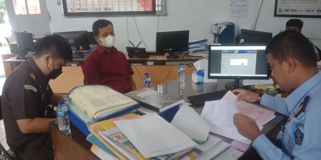 Kejari Depok Eksekusi Dua Terpidana Korupsi Dana Pendidikan ke Lapas Sukamiskin