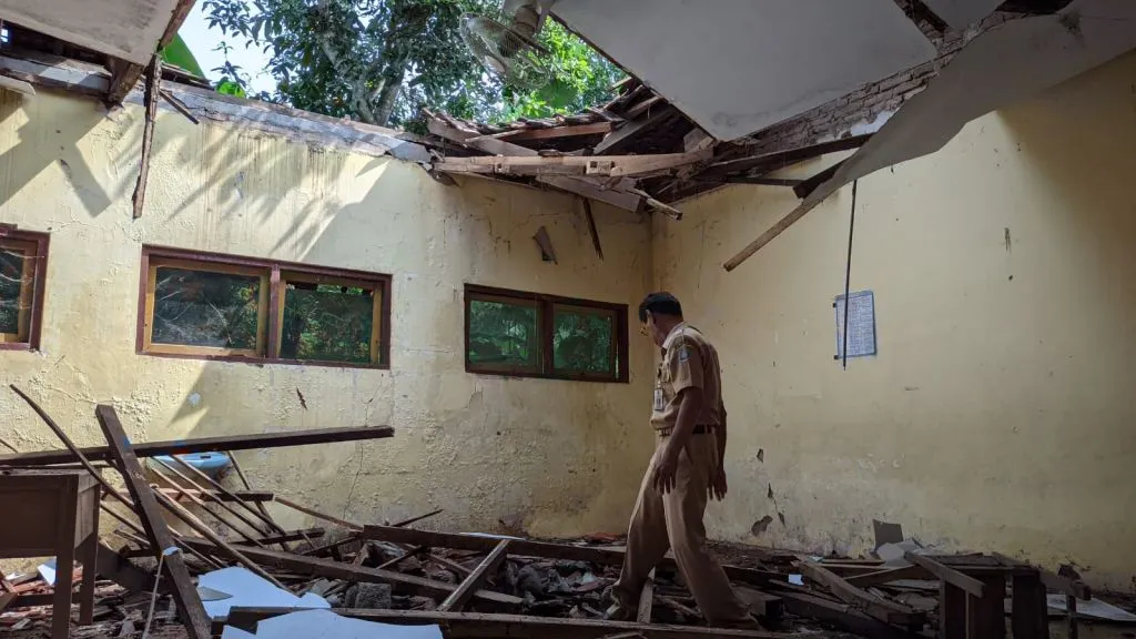 Parah! Atap Kelas SDN 2 Dayakan Ponorogo Ambruk Gegara Lapuk Dibiarkan