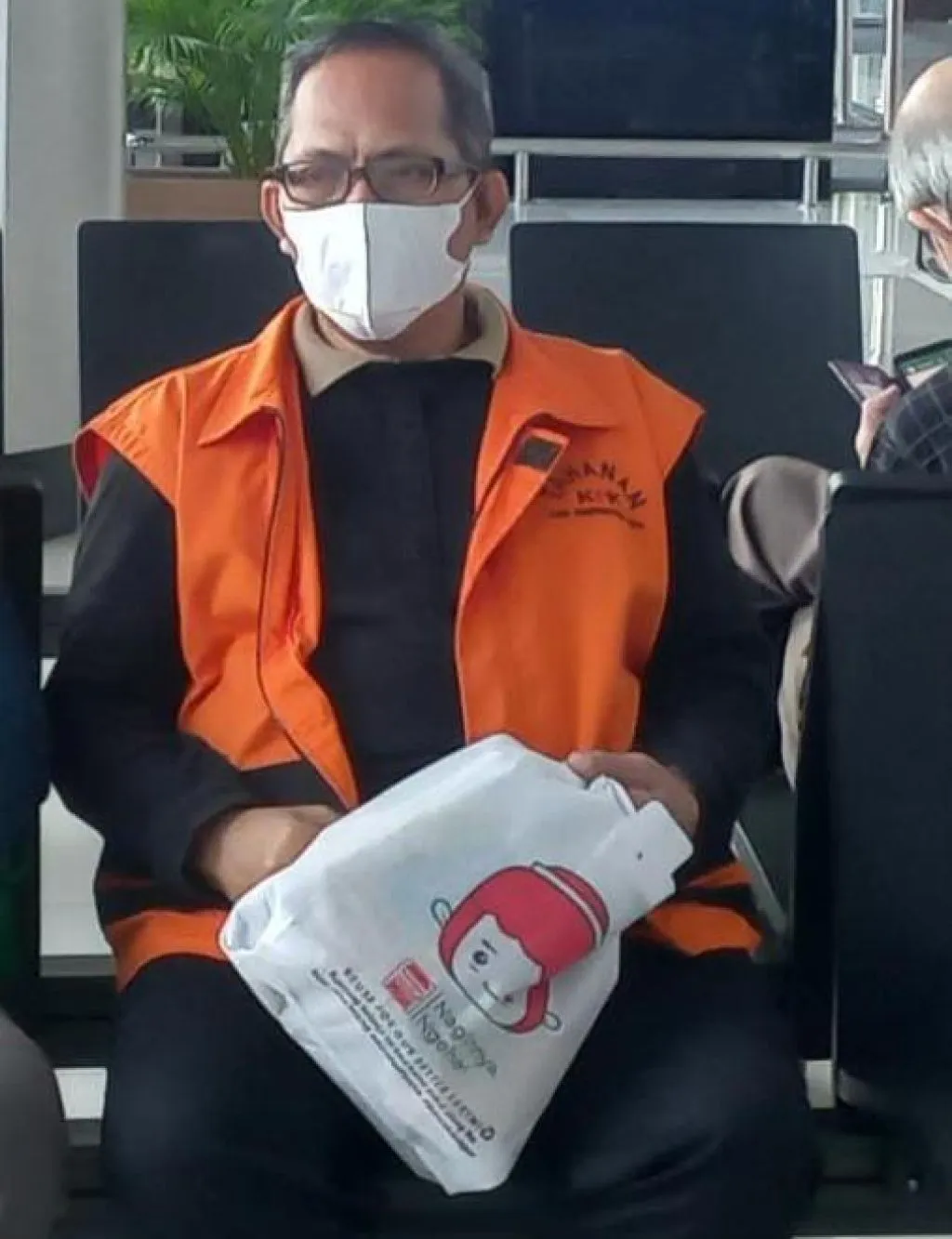 Terima Suap, Hakim Itong Isnaini Hidayat Segera Diadili