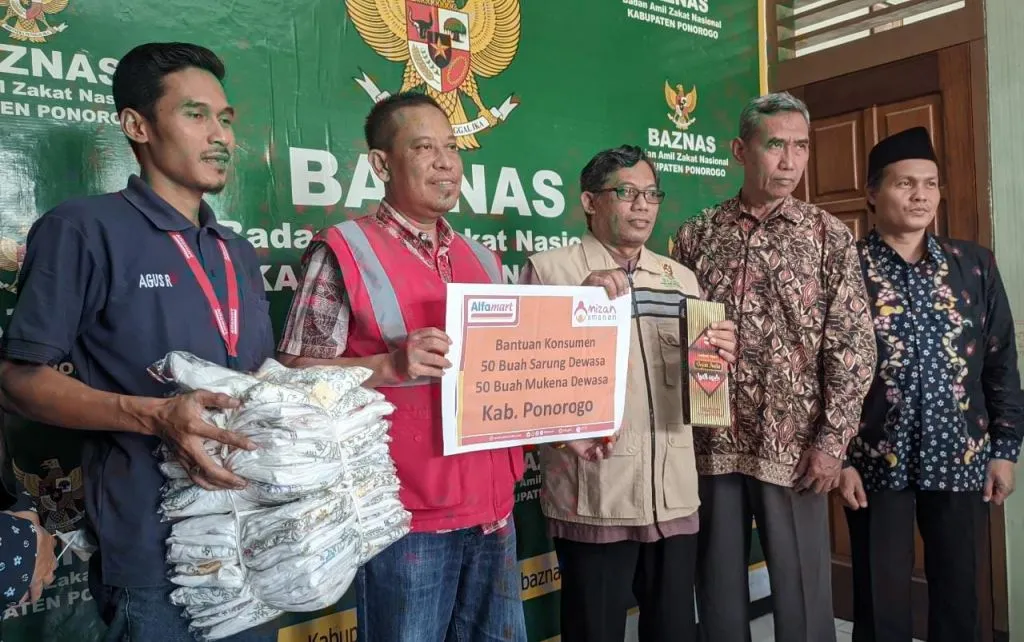 Donasikan Uang Receh Konsumen, Alfamart Bantu Mualaf di Ponorogo