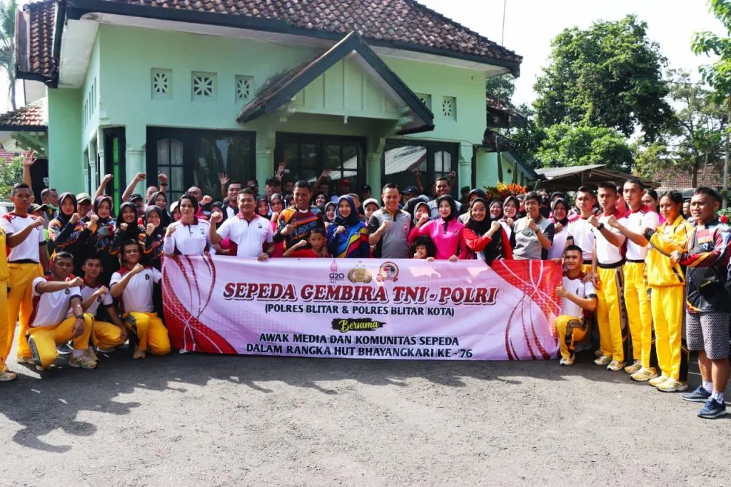 Polresta Blitar dan Polres Kabupaten Gelar Sepeda Gembira