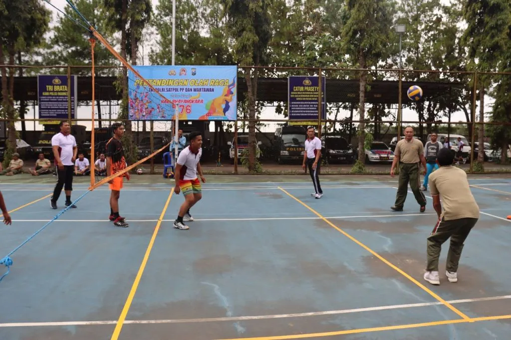 Wakapolres Batu Buka Pertandingan Bola Volley