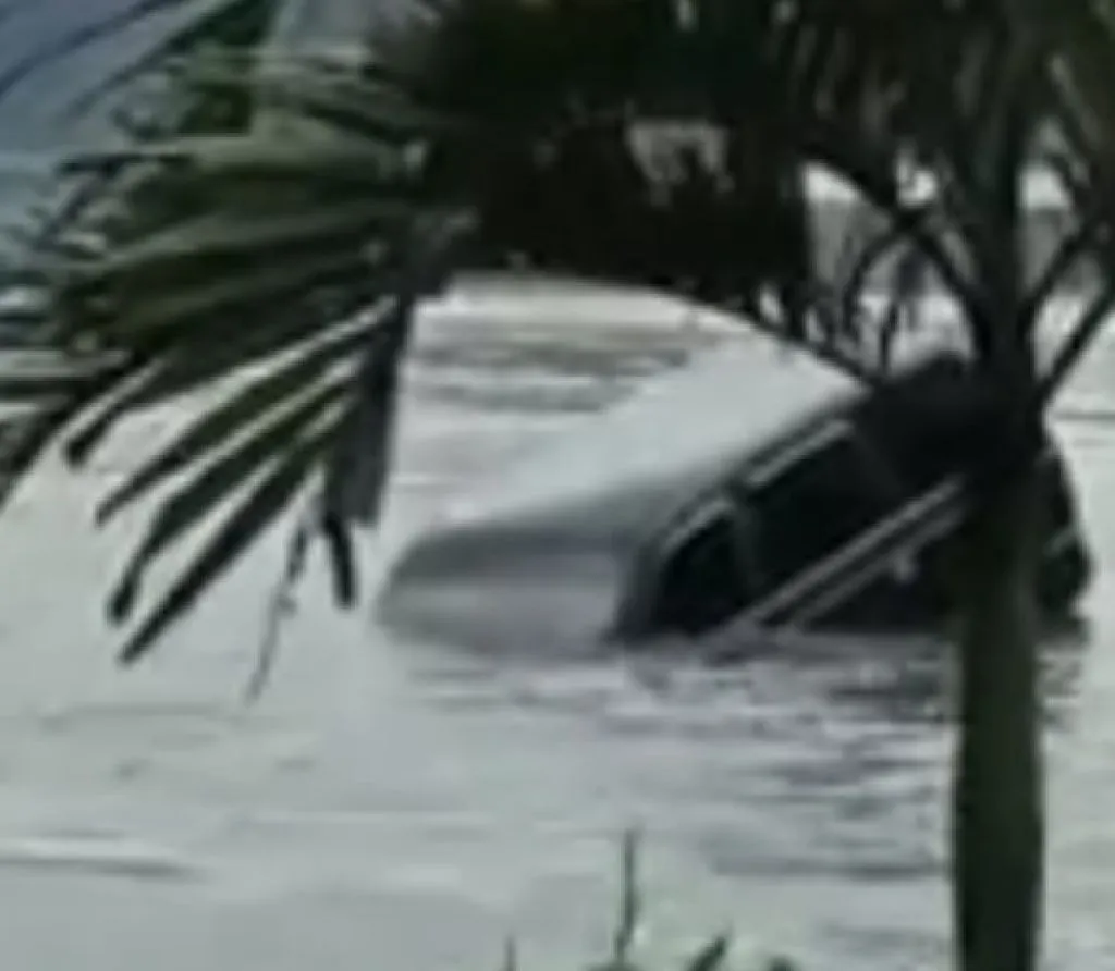Geger, Sebuah Mobil Nyemplung ke Telaga Ngebel Ponorogo