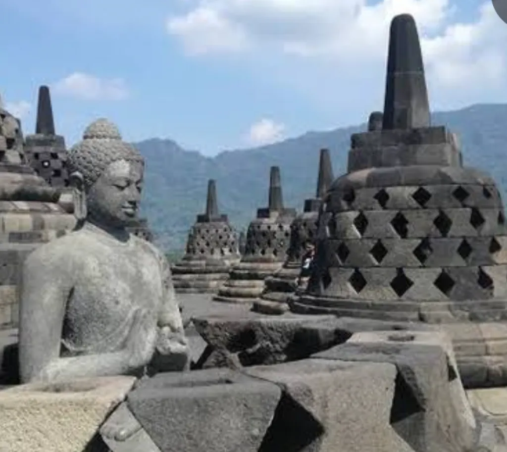 Polri Kejar Pengedit Stupa Borobudur Wajah Mirip Jokowi