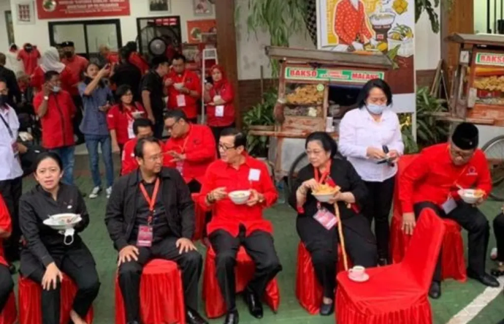 Usai Viral Nyinyiri Tukang Bakso, Megawati Traktir Kader PDIP Makan Bakso