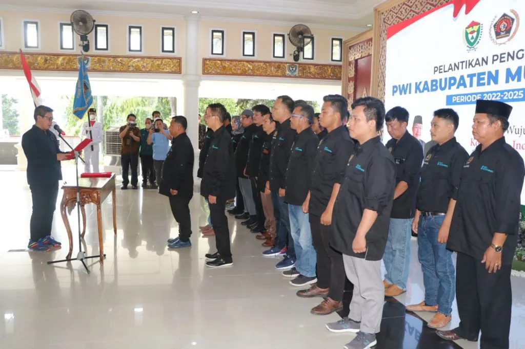 Pelantikan PWI Muara Enim, Plh. Bupati Rangkul Media Jadi Mitra