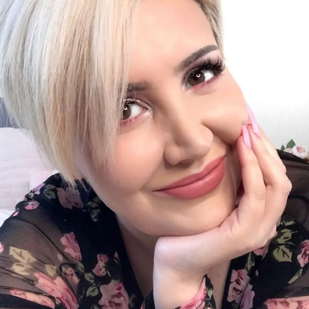 Kebanyakan Pakai Vibrator, Lesbian Cantik Ini Alami Nyeri Panggul Parah