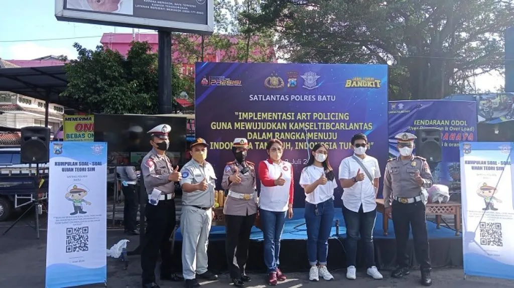 Satlantas Polres Batu Gelar Binluh Tertib Berlalu Lintas dan Buka Gerai Vaksinasi