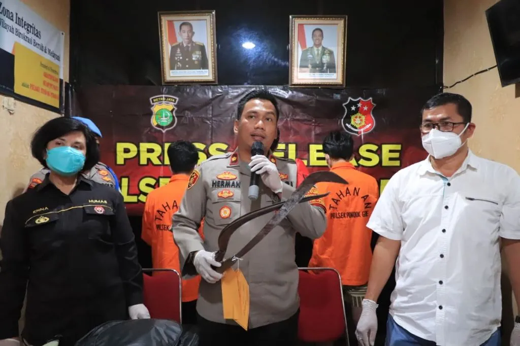 Unit Reskrim Polsek Pondok Gede Ungkap Tiga Pelaku Tawuran, Satu DPO