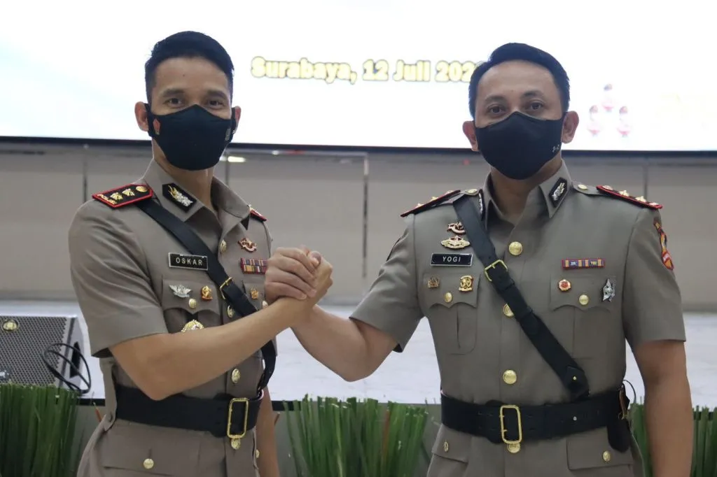 Kapolda Jatim Lantik Dirlantas dan Karumkit Bhayangkara Tk. II Serta 12 Kapolres Baru