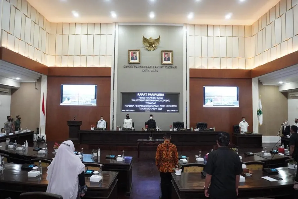 Wali Kota dan DPRD Tanda Tangani Persetujuan bersama Raperda Kota Batu