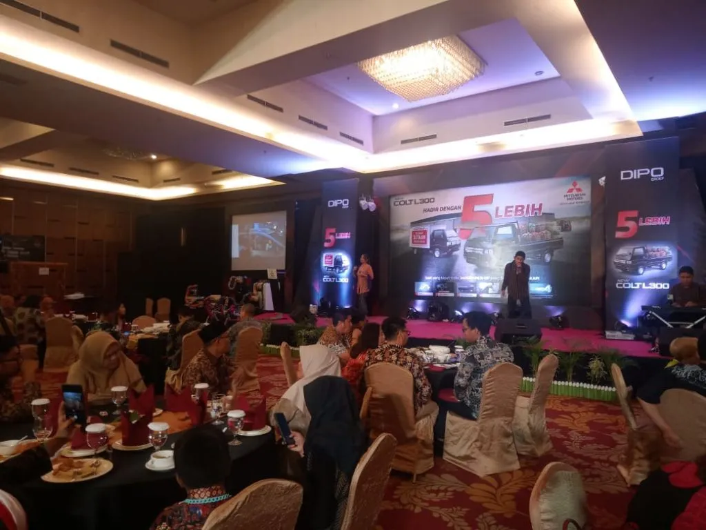 Mitsubishi Launching New Colt L300 pada Konsumen di Kota Madiun