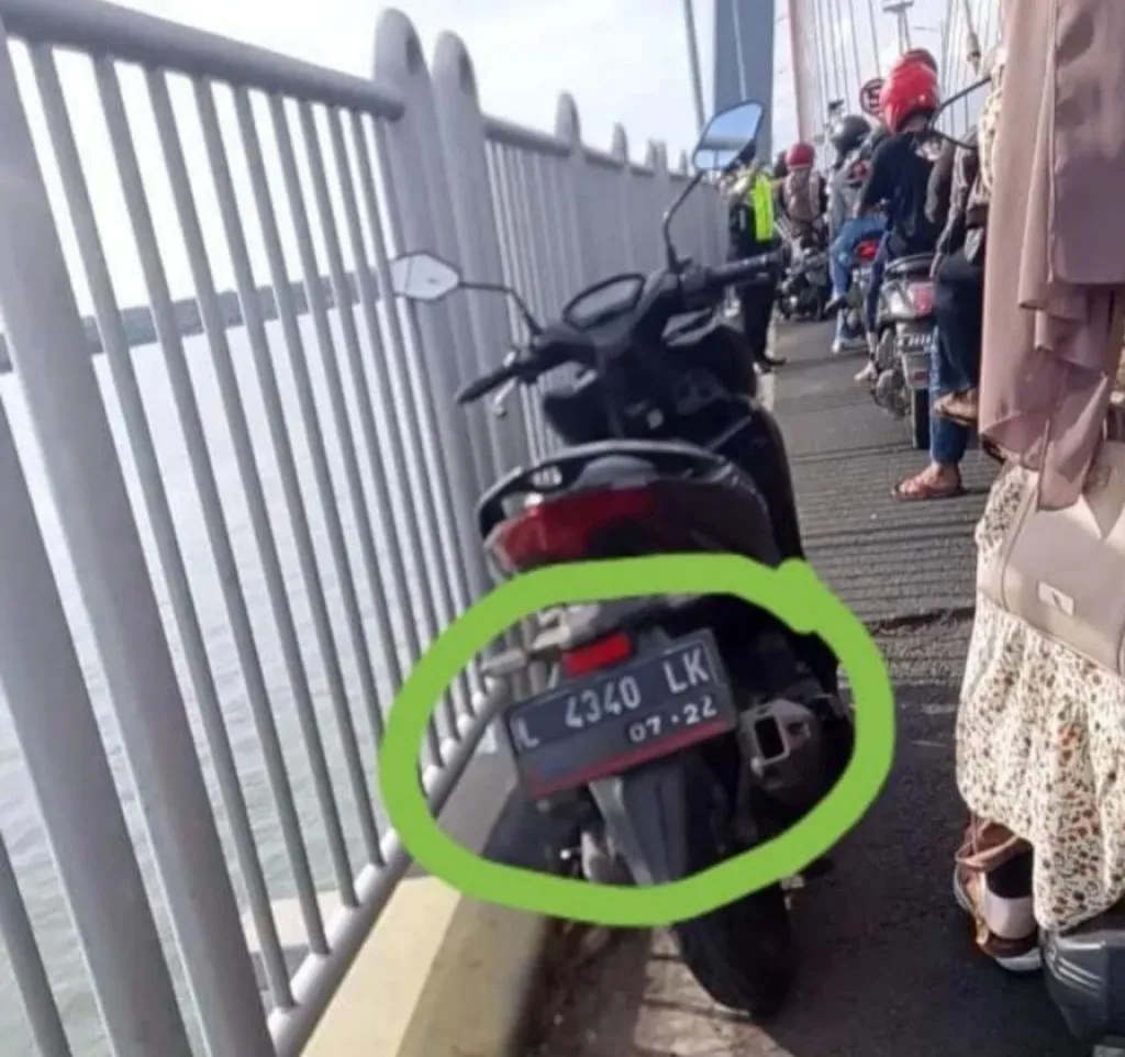 Diduga Bunuh Diri, Pengemudi Ojol Lompat dari Jembatan Suramadu
