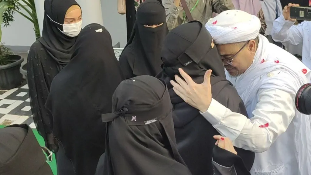 Bebas Bersyarat, Habib Rizieq Sudah Tiba di Rumah Pagi Ini