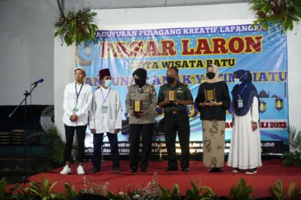 Paguyuban PKL Pasar Laron Bagikan Santunan pada Puluhan Anak Yatim