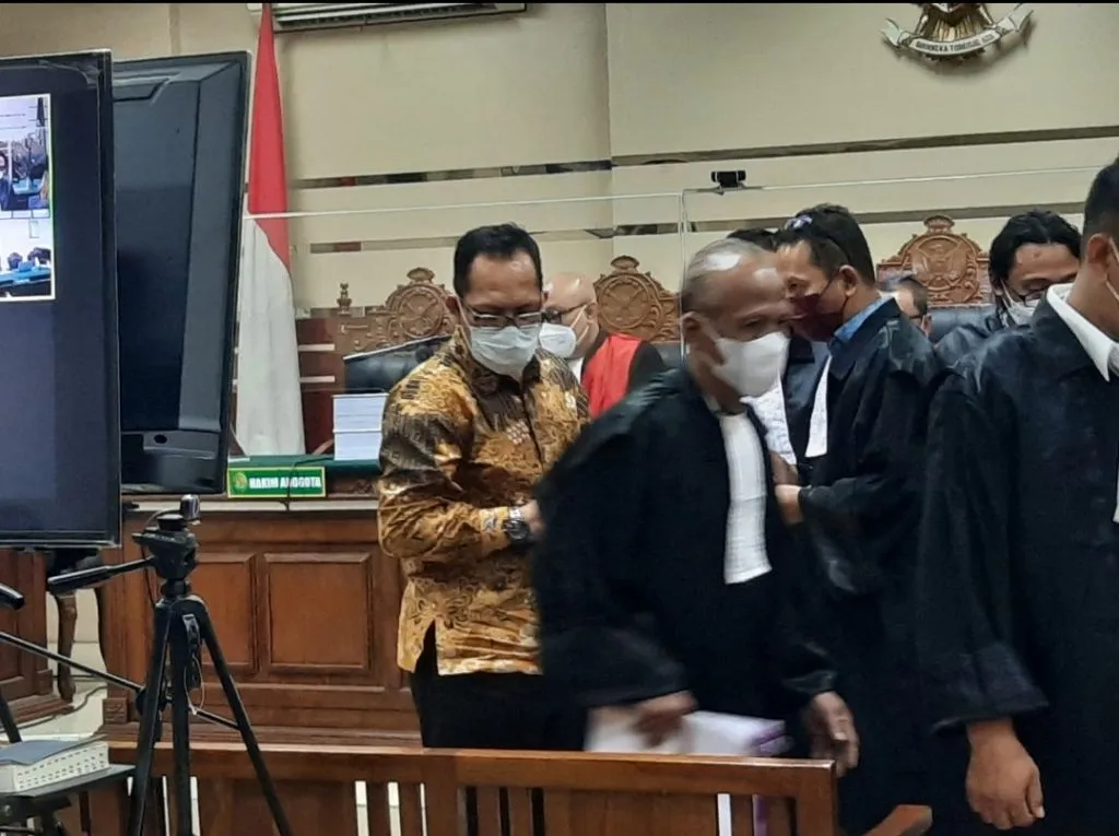 Sidang OTT, di Pengadilan Surabaya Banyak Panitera Yang Lebih Kaya Dari Hakim