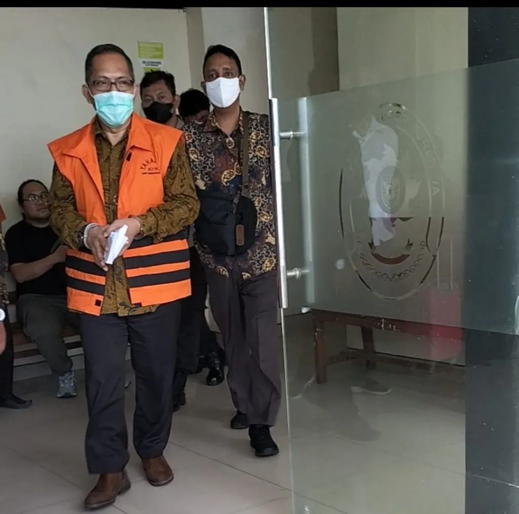 Agar Saling Sayang, Foto Hakim Itong dan Panitera Hamdan Digantung