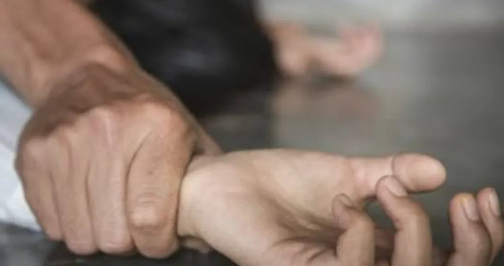Ayah Cabuli Anak Tiri, Kepergok usai Istri Temukan Kondom Bekas di Kamar