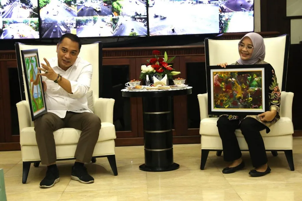 Wali Kota Eri Cahyadi dan Ning Rini Indriyani Puji Karya Lukisan Disabilitas